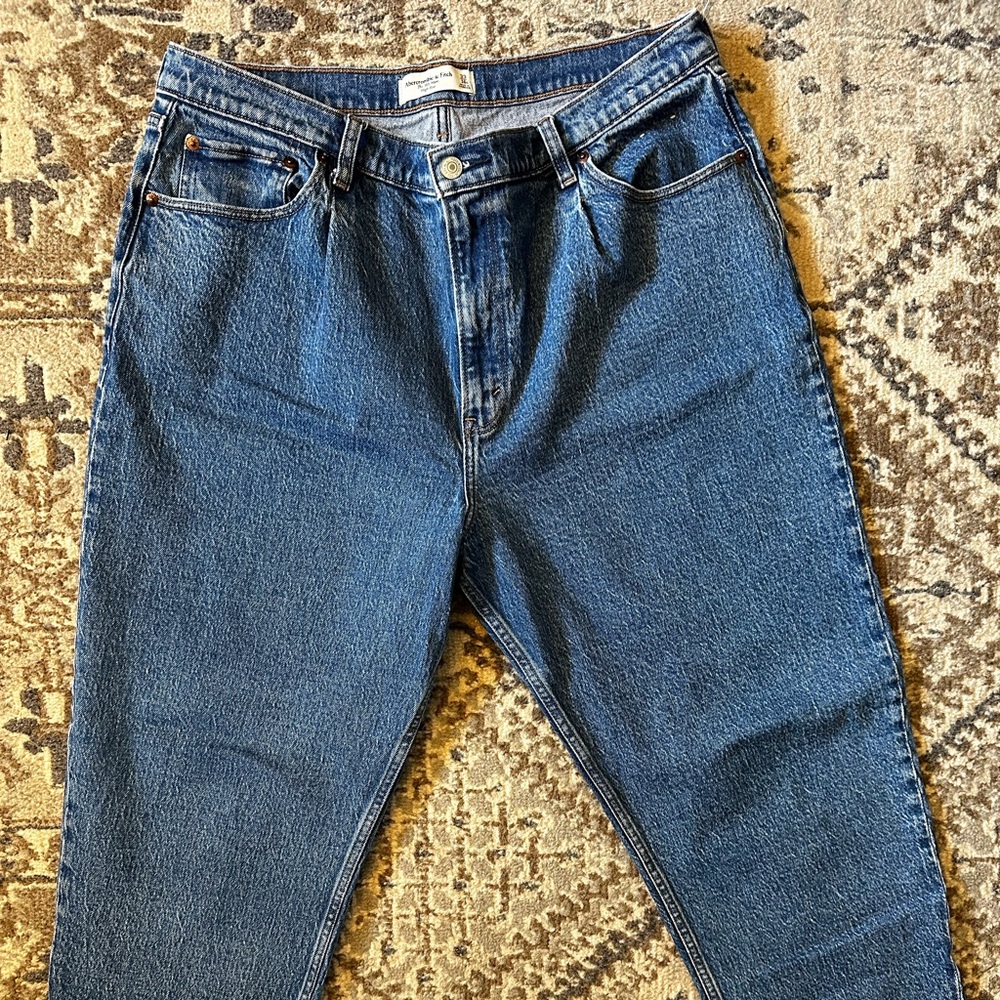 Abercrombie & Fitch 80’s Mom High rise Jeans